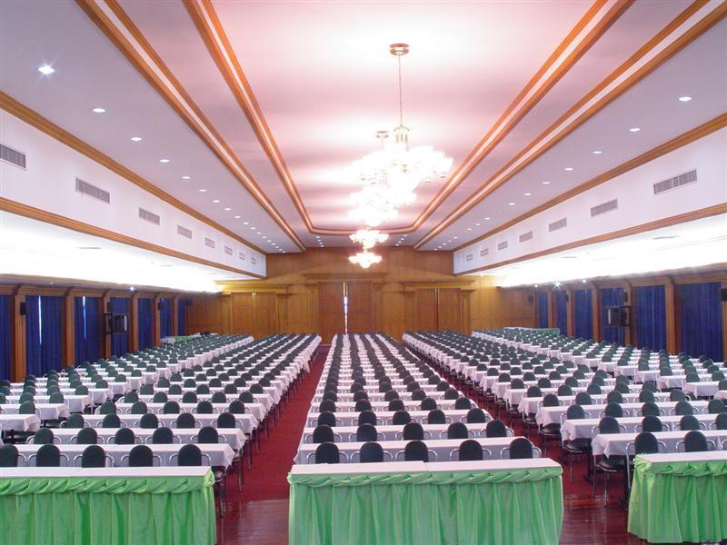 Pathumthani Place Hotel Exterior photo