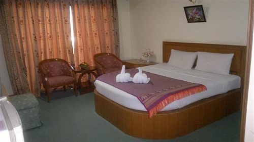 Pathumthani Place Hotel Exterior photo